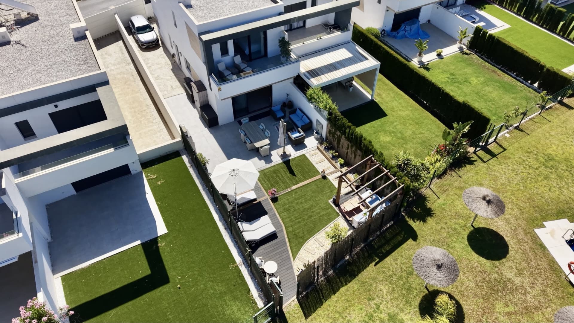 Casa pareada con jardín privado en La Resina, Nueva Milla de Oro de Estepona